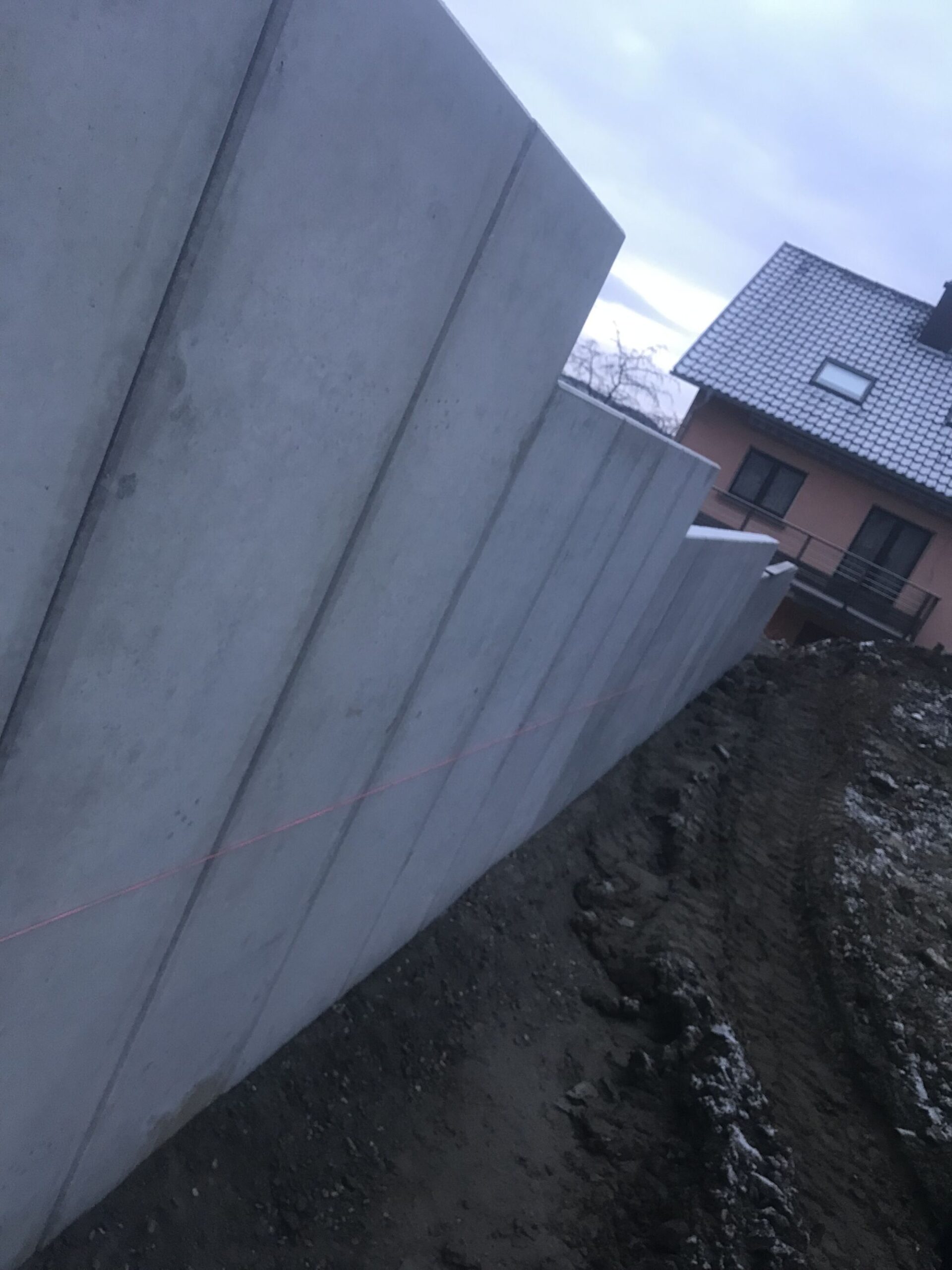 📐 TUTO &ndash; Poser un mur de sout&egrave;nement en L (&eacute;l&eacute;ments b&eacute;ton pr&eacute;fabriqu&eacute;s) Ostwald